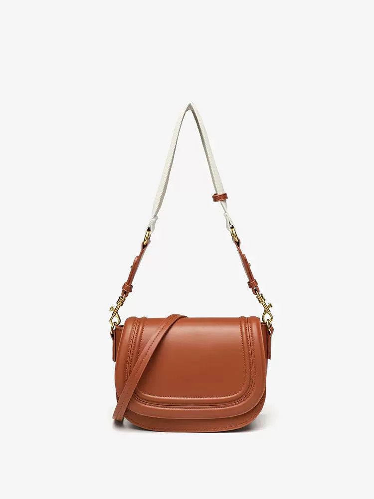 Elegant Saddle Crossbody Bag