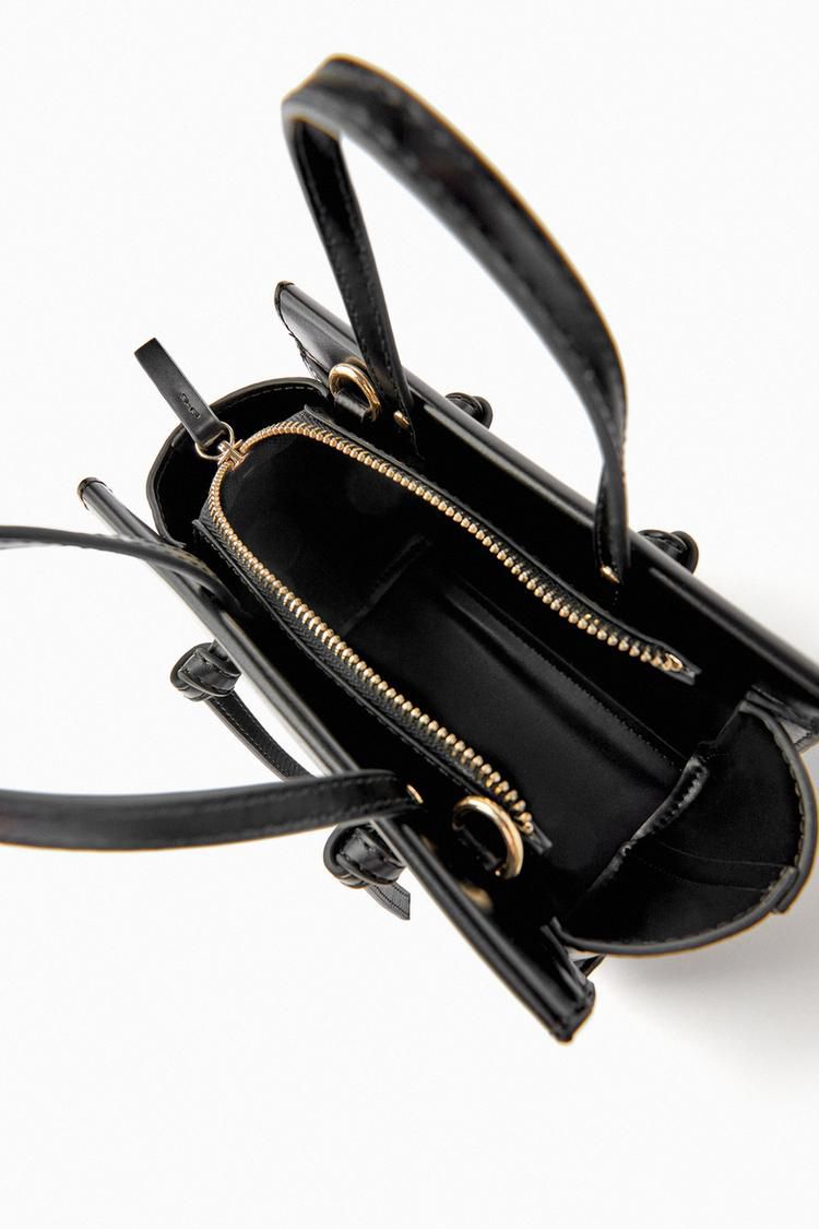 Elegant Black Handbag with Zip Comparment